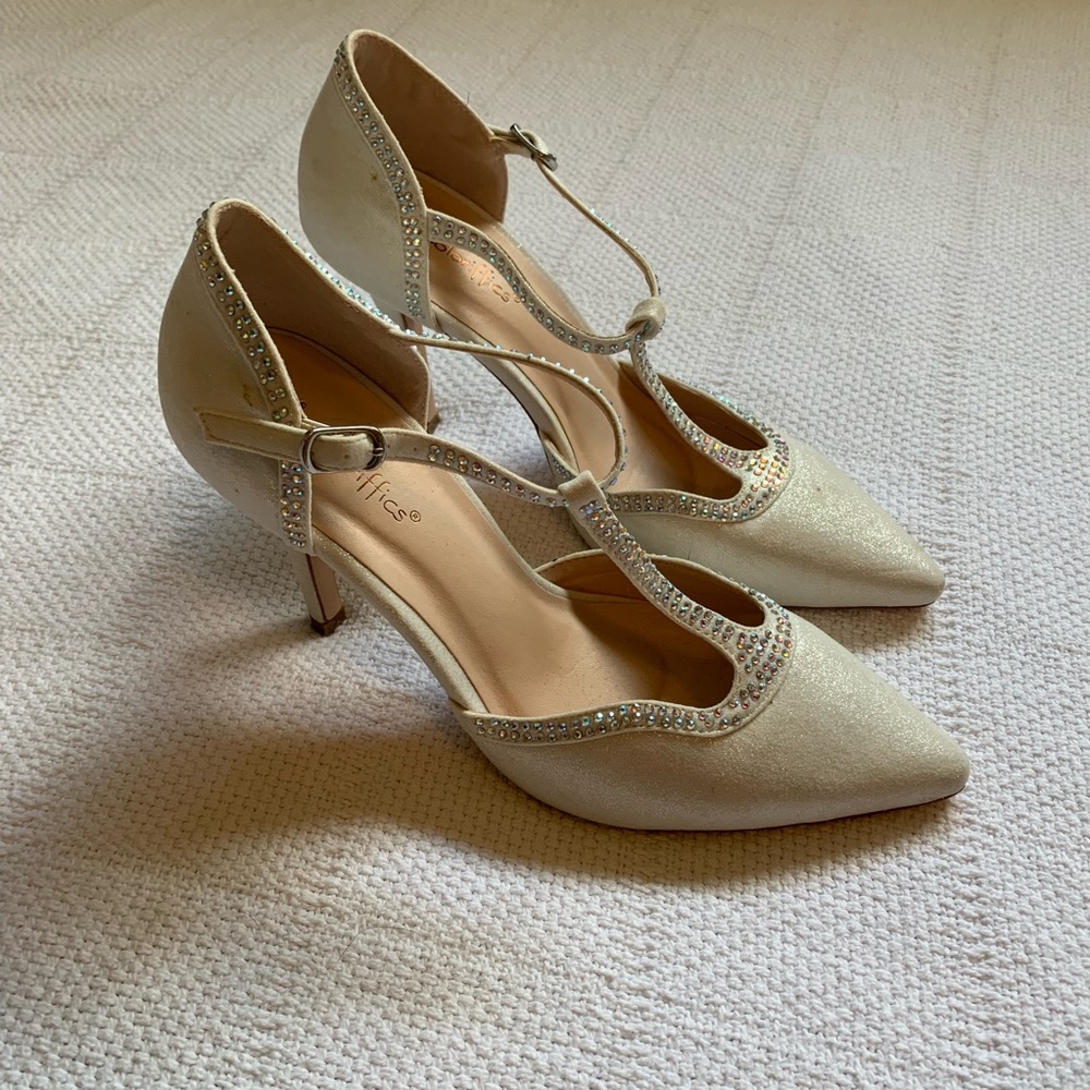 White Sparkly Pointed Toe at T-Strap Heels Size 7